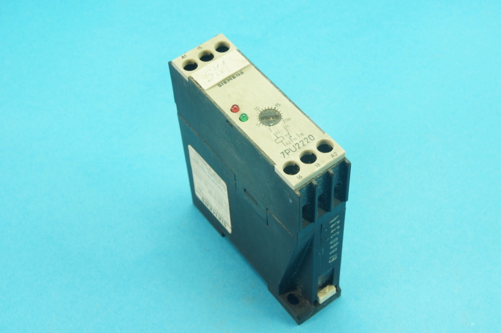 Siemens 7PU2220-7AB30 modular timer relay, 2-20 sec, 24 VDC/VAC 50/60 Hz coil, with 1 changeover contact (NO/NC) and 2 LEDs