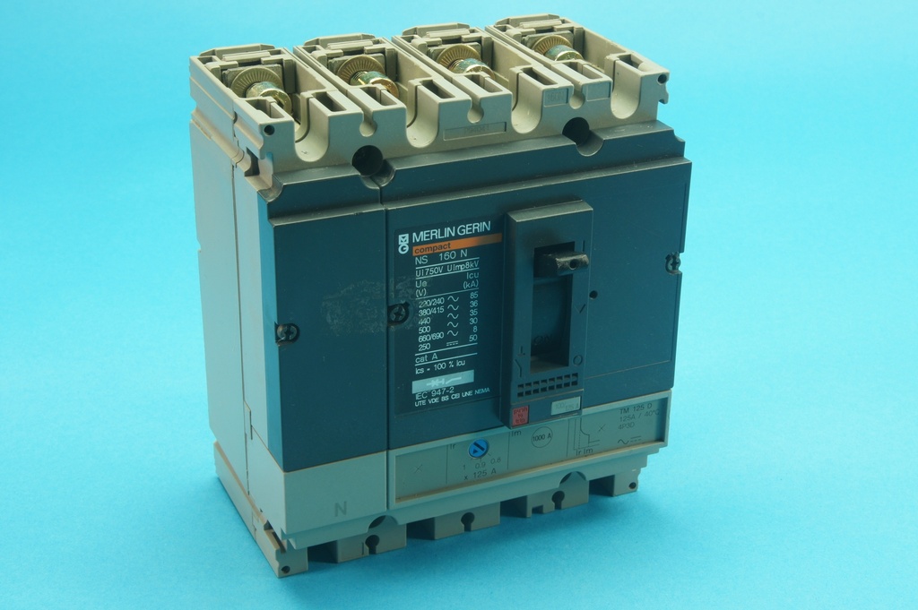 Merlin Gerin 30411 circuit breaker Compact NS160N - TMD - 125 A - 4 poles 3d 30441 (4 Bolts missing)