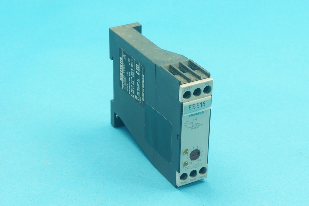 Siemens 7PU4020-1AN20 modular on-delay timer relay, 0.5-10 sec, 220-240 VAC 50/60 Hz, with 1 changeover (NO/NC) contact and 2 LEDs