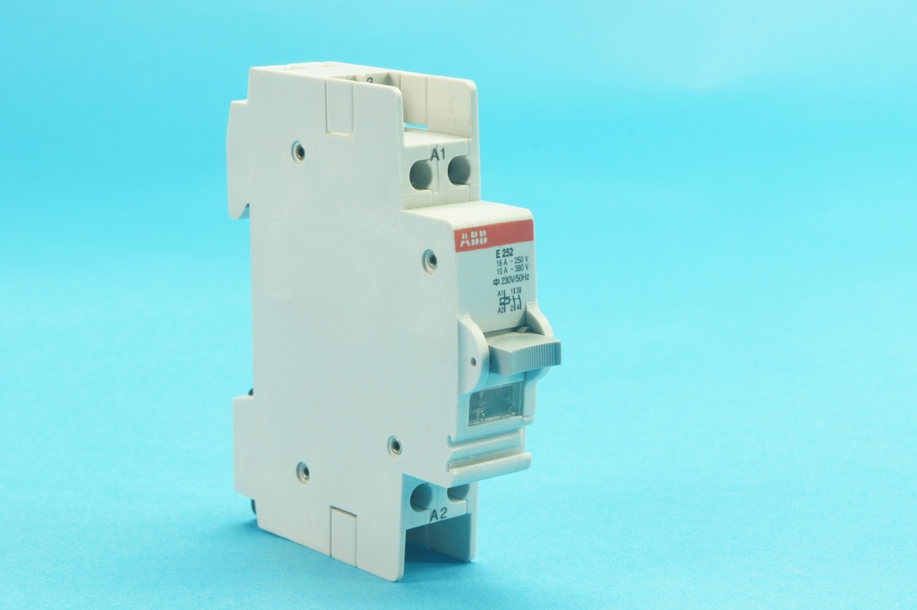 ABB E252 DIN-rail control switch 16A/250 VAC 10A/380 VAC coil 230 VAC 50/60 Hz 2 NO contacts