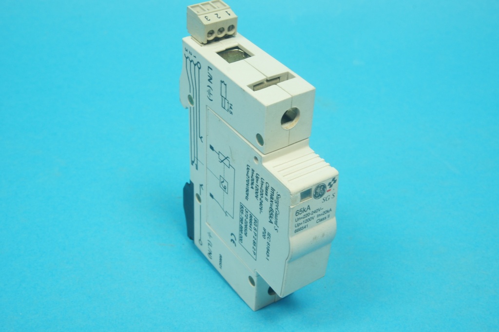 GE 666549 SG SP 2 65 2 372-226521 SurgeGuard S modular plug-in with base 1-pole surge arrester 20kA (max. 65kA) class II 220-240 VAC (open box/the body is a little dusty)