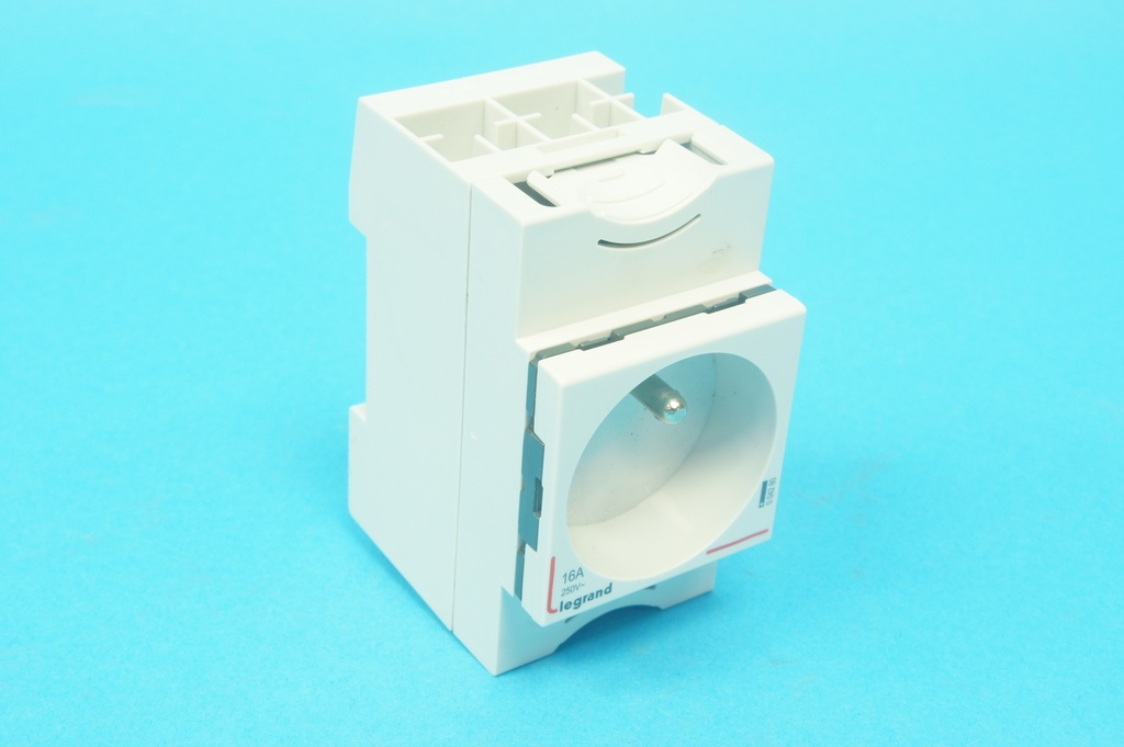 Legrand 004280 modular socket outlet 10/16 A 250 VAC - 2P+E - shuttered