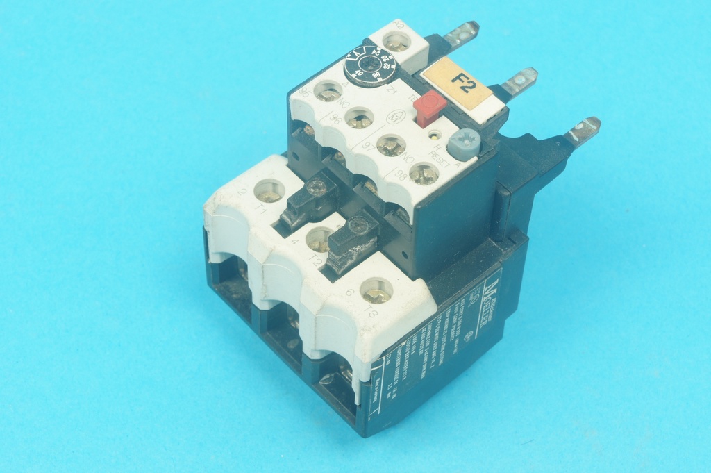 Moeller/Klockner Moeller Z1-40 thermal overload relay 3 pole 24-40 A with 1 NO and 1 NC contacts, for direct mounting with DIL1M; DIL1M-G; DIL1AM; DIL1AM-G; DIL2M; DIL2M-G; DIL2AM; DIL2AM-G, AC-15: 1.9/0.9-0.5/0.8-0.5 A @ 220-240/380-415/500 VAC