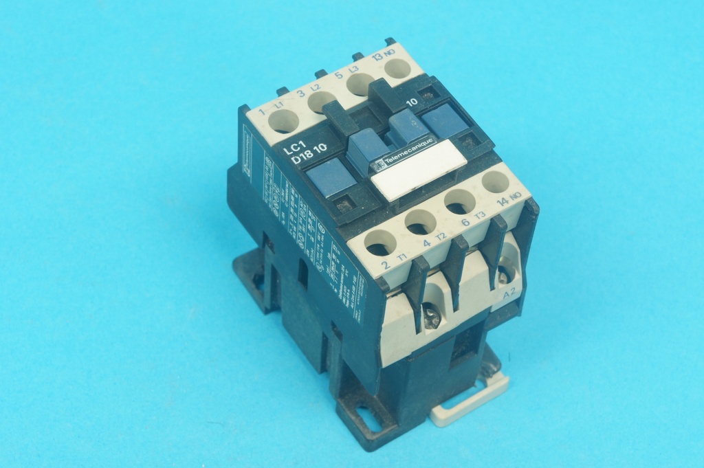 Telemecanique LC1D1810B5 3 pole contactor 24 VAC 50 Hz coil with 1 NO contact 32A, AC-3: 4/7.5/9/10 kW @ 220/380/415-480/660 VAC