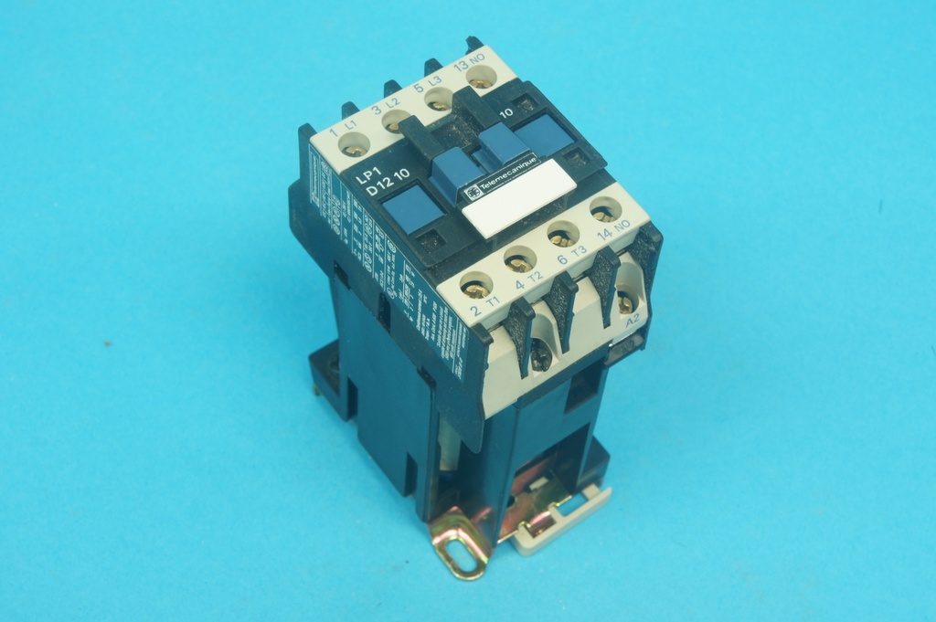 Telemecanique LP1D1210BD 3 pole contactor 24 VDC coil with 1 NO contact 25A, AC-3: 3/5.5/7.5 kW @ 220/480/660 VAC (open box!)