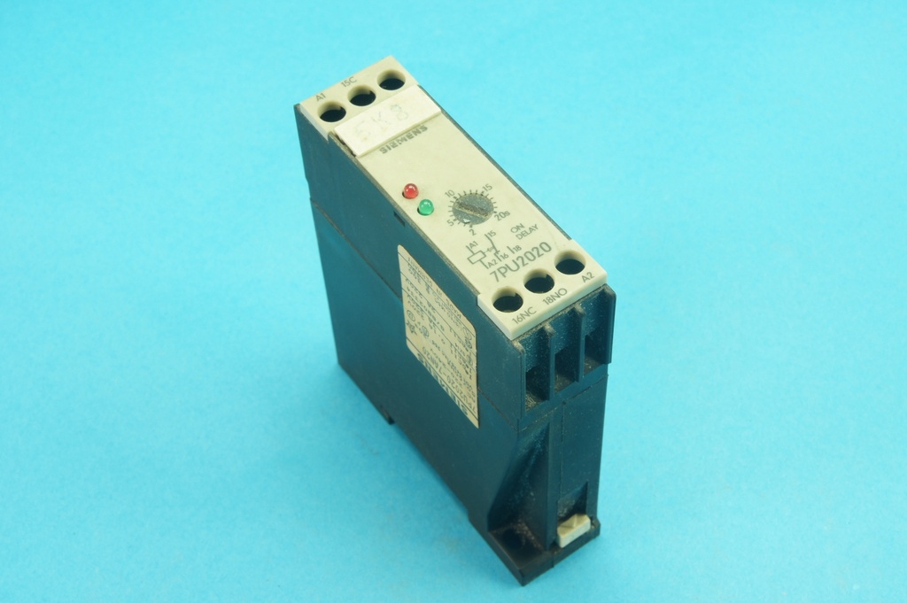 Siemens 7PU2020-7AN20 modular timer relay, 2-20 sec, 220-240 VAC 50/60 Hz coil, with 1 changeover contact (NO/NC) and 2 LEDs