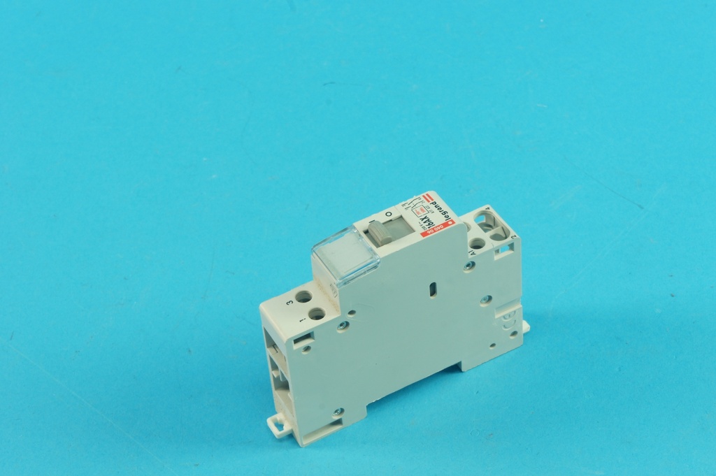 Legrand 04006 2-pole latching relay 16 A 24 VAC coil  2 N/O 250VAC, 1 module