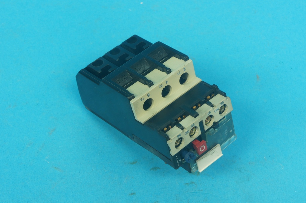 Telemecanique LR2D1304 thermal overload relay 0.4-0.63 A 3 poles with 1 NO and 1 NC contacts 600 VAC 5A, to be used with contactor LC1-D/LP1-D or adapter LA7-D