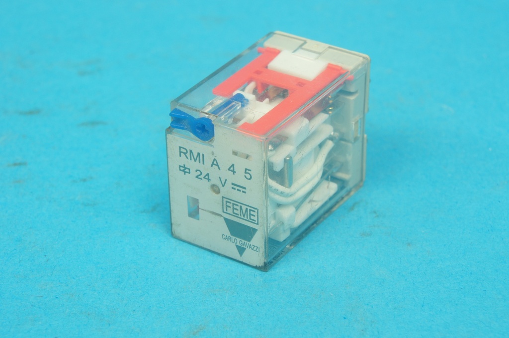 Carlo Gavazzi RMIA4-5024DC RMI A 4-5 024 DC monostable mid industrial plug-in relay 24 VDC coil and 4 5A 250 VAC change over contacts, high switching power,  standard with LED; push with arm and flag