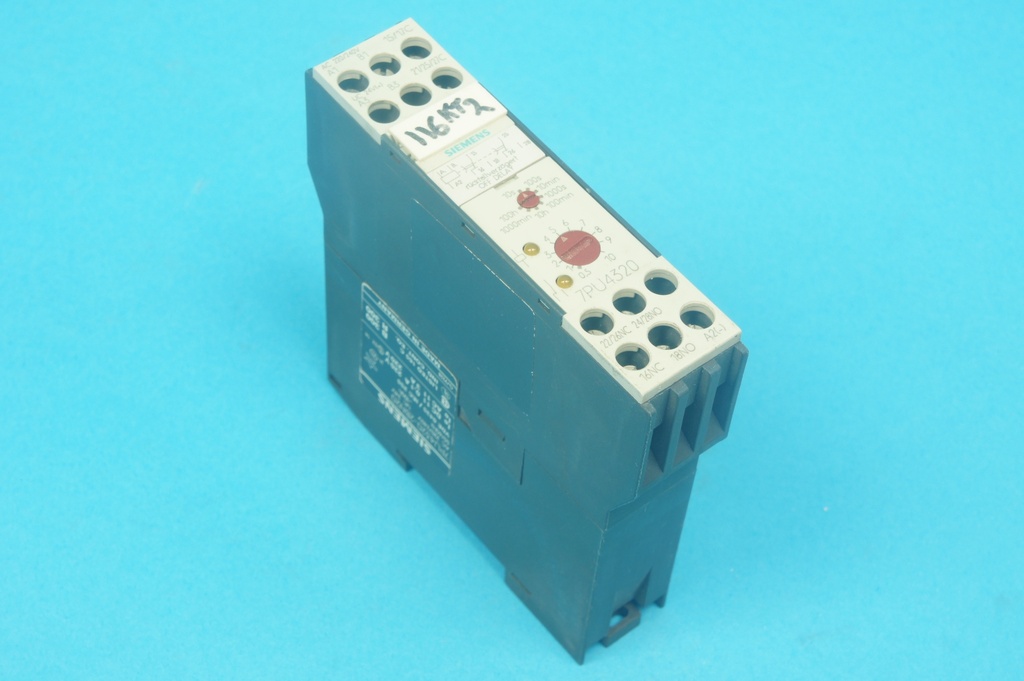 Siemens 7PU4320-2BN20 modular DIN-rail multifunctional timer relay 9 functions 8 setting ranges 0.5 sec-100 hours 220-240 VAC 50/60 Hz UC 24 V and 2 change over (CO) 220 VAC 3A contacts