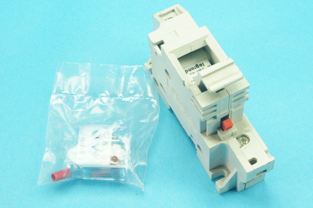 Legrand 021533 fuse holder (carrier) for indusrial cylinderical cartridge fuse 14 x 51 mm 25A 690 VAC 1 pole complete (supplied without fuses)