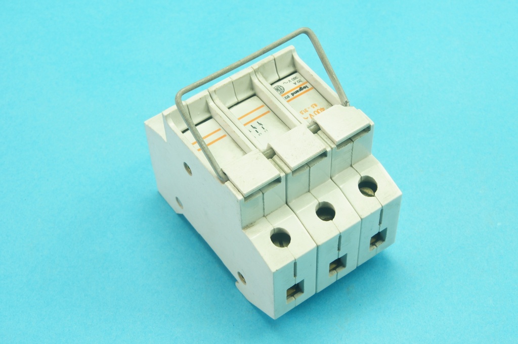 Legrand 001238 modular fuse holder 3 poles 8.5 x 31.5 mm 380 VAC 20A 3 modules (excluding fuses)