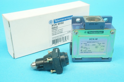 [XCKM102-A] Telemecanique XCKM102 XCK-M 064643 limit switch XC standard steel roller plunger 1NC+1NO snap action Pg11 new